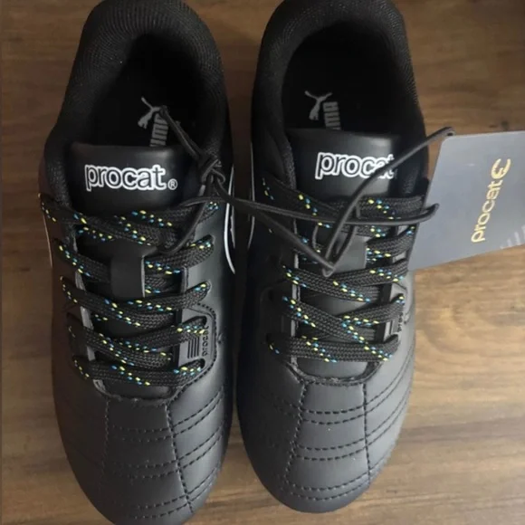 Boys' Soccer Shoes size 12 - Picture 1 of 5